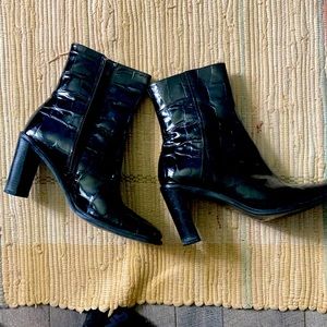 Black heeled boots size 8. Lord and Taylor